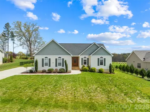 151 Castle Pines Ln, Statesville, NC 28625