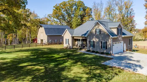 1579 Jennings Rd, Statesville, NC 28625