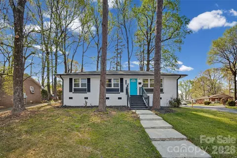 553 Derrydowne Dr, Charlotte, NC 28213