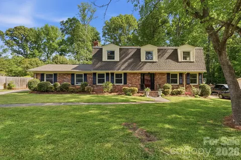 6824 April Ln, Charlotte, NC 28215