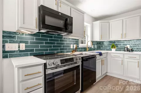 Kitchen - 6708 Campground Rd, Denver, NC 28037 photo 3 of 5