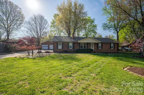 1624 Oak Trail Ln, Charlotte, NC 28216