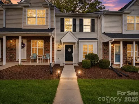 12318 Hennigan Place Ln, Charlotte, NC 28214