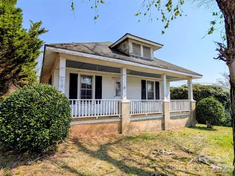 507 S College St, Morganton, NC 28655