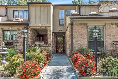 8073 Charter Oak Ln, Charlotte, NC 28226