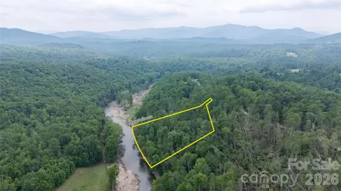 000 Vaughn Rd, Spruce Pine, NC 28777