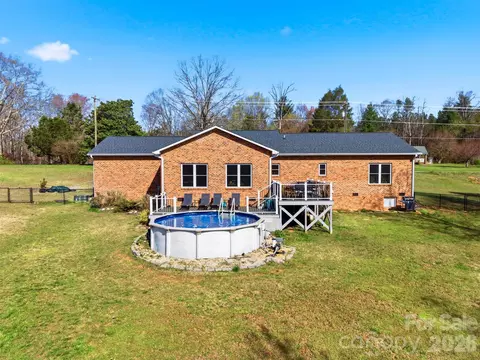 Exterior - 976 Amherst Rd, Morganton, NC 28655 photo 6 of 7