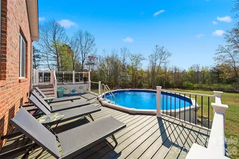 Exterior - 976 Amherst Rd, Morganton, NC 28655 photo 5 of 7