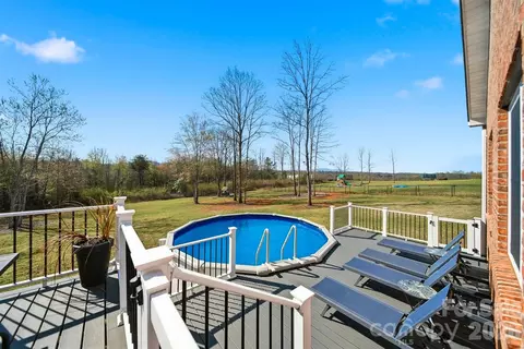 Exterior - 976 Amherst Rd, Morganton, NC 28655 photo 4 of 7