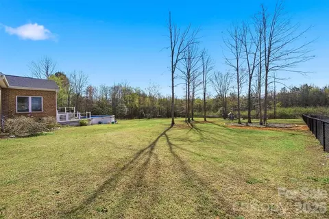 Exterior - 976 Amherst Rd, Morganton, NC 28655 photo 7 of 7