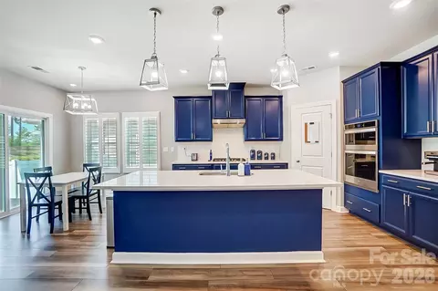 9380 Dunwich Dr, Gastonia, NC 28056