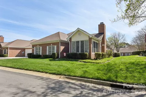 10816 Willow Crossing Dr, Charlotte, NC 28210