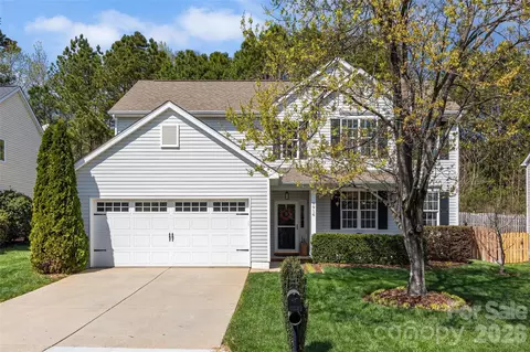 9916 Empire Woods Ct, Charlotte, NC 28277
