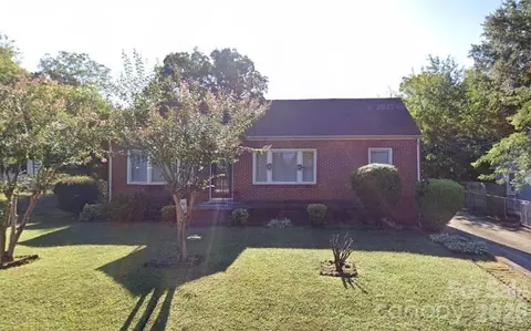 1050 3rd Street Ne Dr NE, Hickory, NC 28601