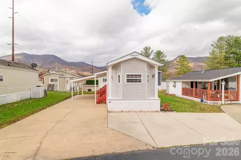 52 Strollers Ln, Waynesville, NC 28785