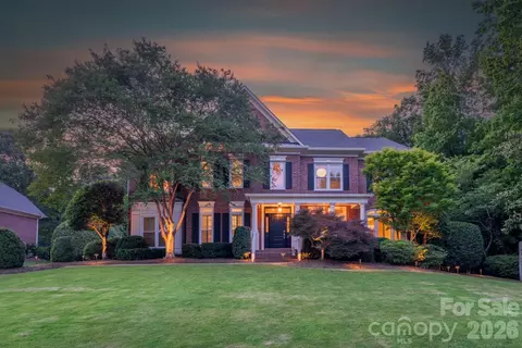 7810 Stonehaven Dr, Waxhaw, NC 28173
