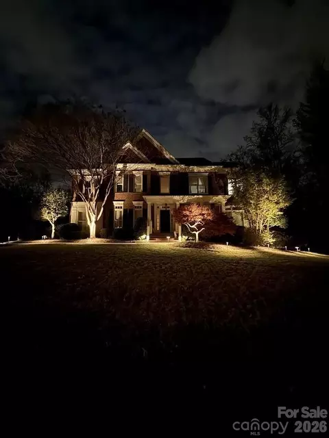7810 Stonehaven Dr, Waxhaw, NC 28173