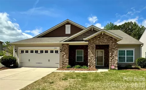 13320 Hunting Birds Ln, Charlotte, NC 28278