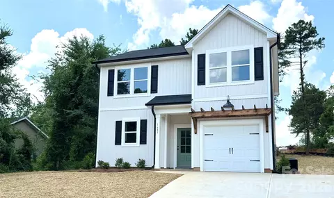 1022 Greenoak Dr, Lancaster, SC 29720