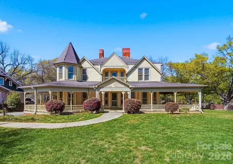 121 5th Ne Ave NE, Hickory, NC 28601