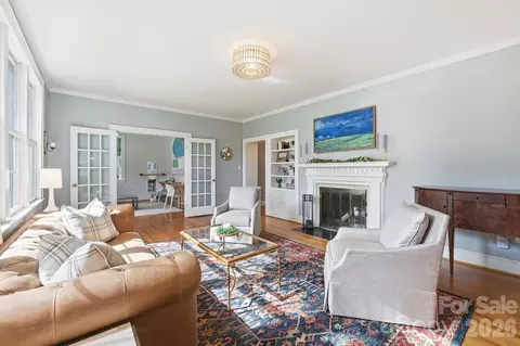 Living - 551 7th Nw St NW, Hickory, NC 28601 photo 2 of 4