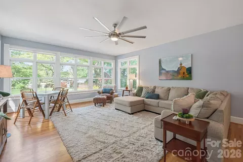 Living - 551 7th Nw St NW, Hickory, NC 28601 photo 4 of 4