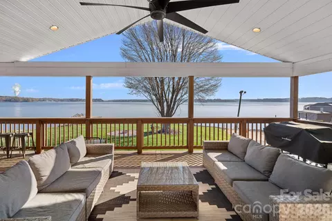 8182 Mountain Shore Dr, Sherrills Ford, NC 28673