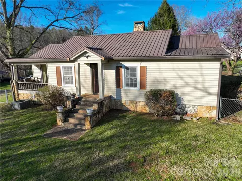 1410 Omni Ln, Lenoir, NC 28645