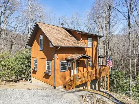 26 Stump Ln, Maggie Valley, NC 28751
