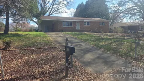 4216 Dawnwood Dr, Gastonia, NC 28056