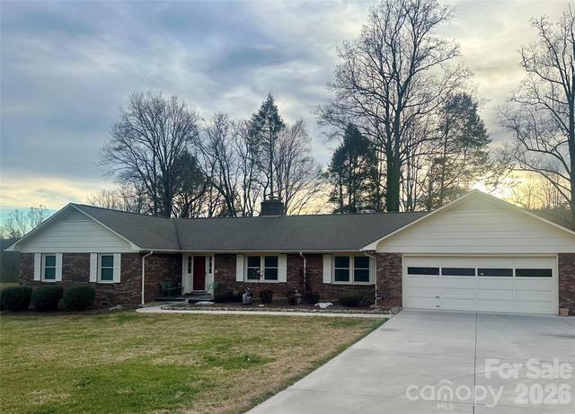 497 Clear Creek Rd, Marion, NC 28752