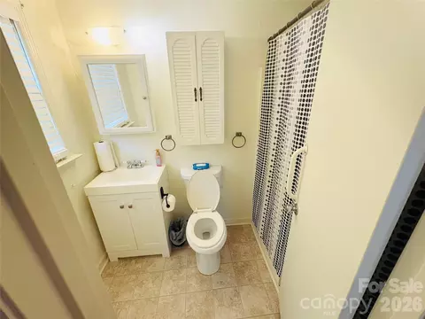 Bath - 1481 Grace Ave, Lancaster, SC 29720 photo 2 of 3