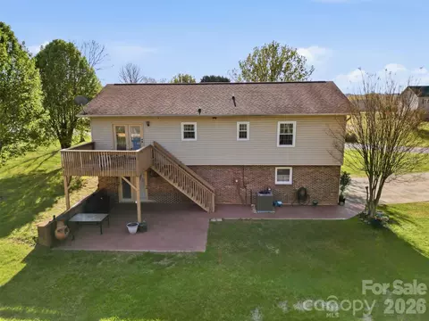 Exterior - 3918 Plum St, Conover, NC 28613 photo 2 of 3