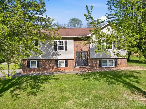 Exterior - 3918 Plum St, Conover, NC 28613 photo 1 of 3