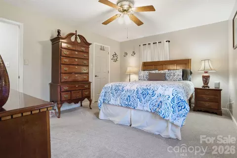 Bedroom - 3918 Plum St, Conover, NC 28613 photo 2 of 6