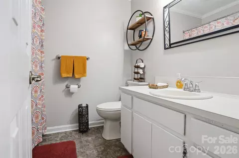Bath - 3918 Plum St, Conover, NC 28613 photo 2 of 2
