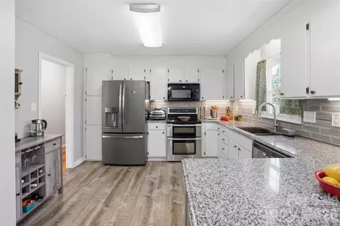 Kitchen - 3918 Plum St, Conover, NC 28613 photo 2 of 3