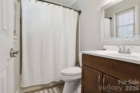Bath - 3918 Plum St, Conover, NC 28613 photo 1 of 2