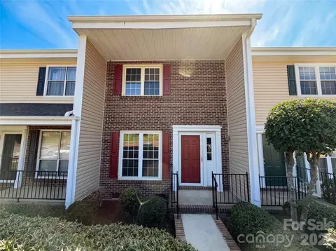1022 Surry Ln, Gastonia, NC 28054