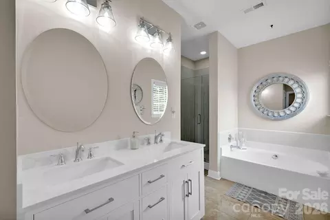 Bath - 793 Seipel Dr, Denver, NC 28037 photo 1 of 4