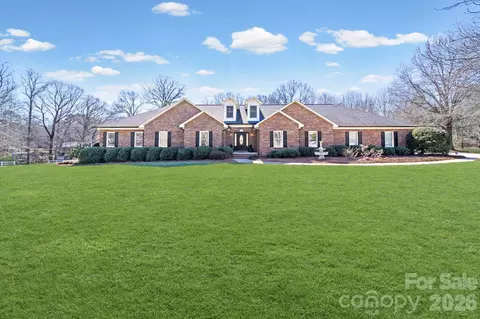 6604 Lowesville Ln, Stanley, NC 28164