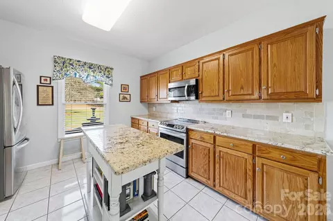 Kitchen - 6604 Lowesville Ln, Stanley, NC 28164 photo 3 of 6