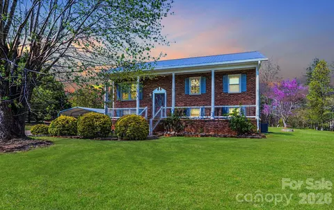 2681 Tumbleweed Dr, Lenoir, NC 28645