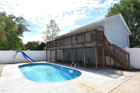 2681 Tumbleweed Dr, Lenoir, NC 28645