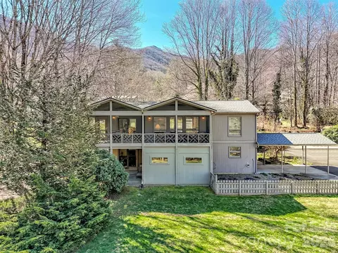 41 Balsam Shadows Dr, Maggie Valley, NC 28751