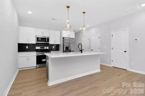 341 N Hoskins Rd, Charlotte, NC 28216
