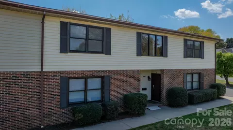 525 12th Sw 30 St SW #30, Hickory, NC 28602