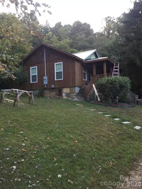 224 Setzer Cove Rd, Maggie Valley, NC 28751