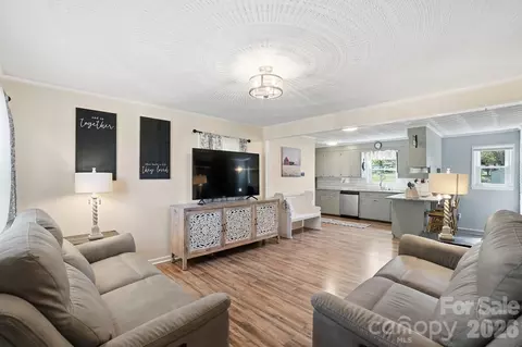 Living - 2985 E Nc 10 Hwy, Conover, NC 28613 photo 1 of 3