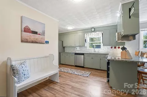 Kitchen - 2985 E Nc 10 Hwy, Conover, NC 28613 photo 1 of 5